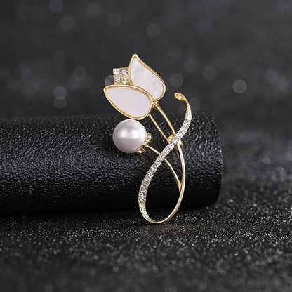 Fashion Flower Alloy Plating Inlay Artificial Gemstones Pearl Women'S Brooches