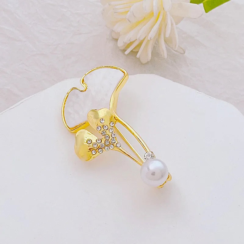 Fashion Flower Alloy Plating Inlay Artificial Gemstones Pearl Women'S Brooches