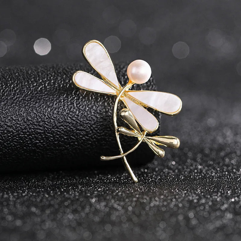 Fashion Flower Alloy Plating Inlay Artificial Gemstones Pearl Women'S Brooches