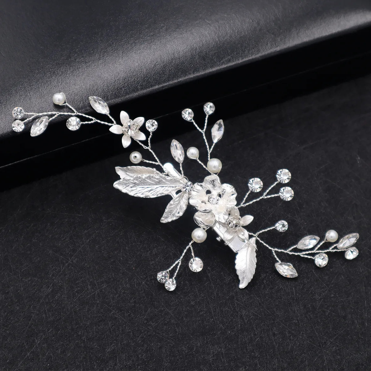 Fashion Flower Leaf Shaped Inlaid Pearl Rhinestone Alloy Hair Clip