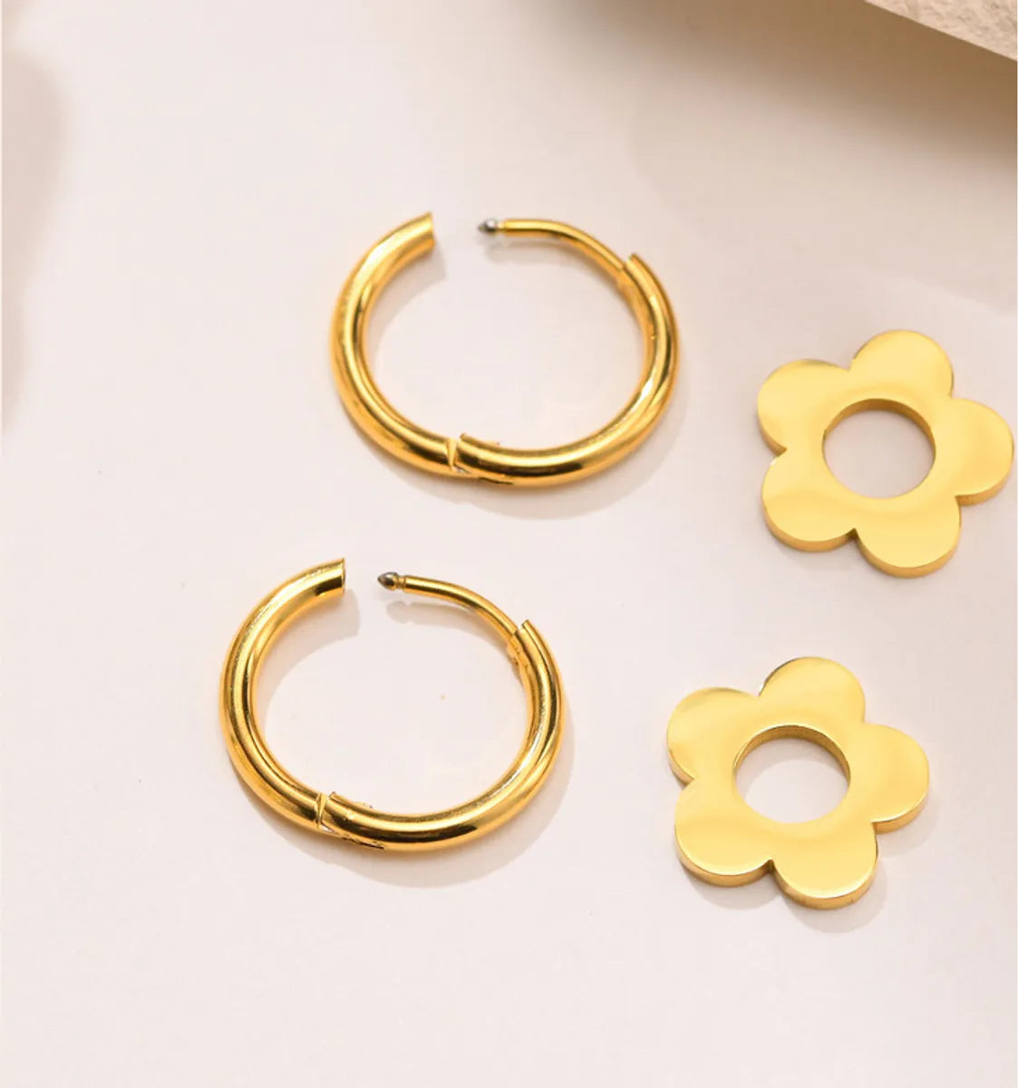 1 Pair Fashion Flower Gold Plated 304 Stainless Steel Titanium Steel 18K Gold Plated Drop Earrings