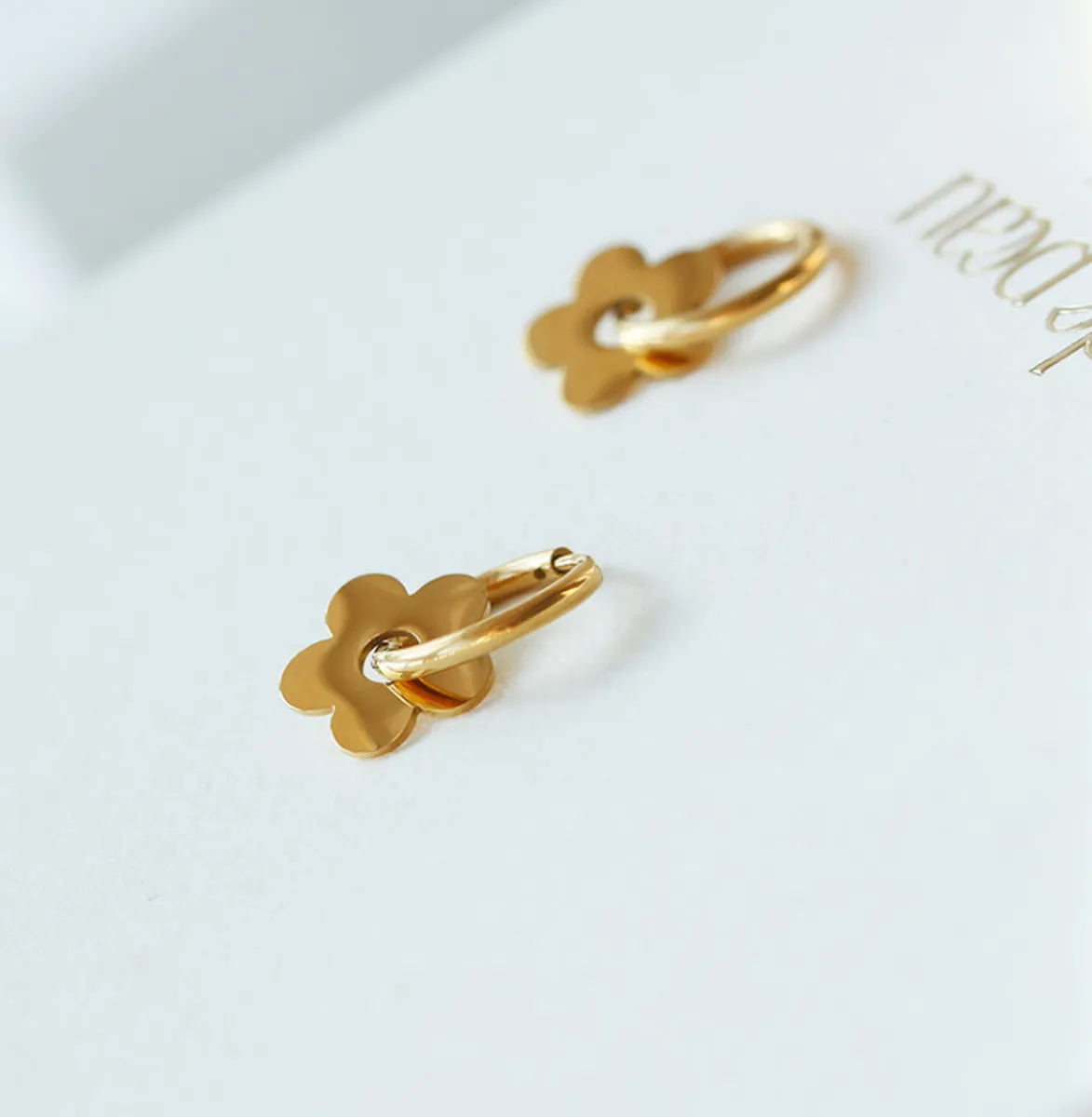 1 Pair Fashion Flower Gold Plated 304 Stainless Steel Titanium Steel 18K Gold Plated Drop Earrings