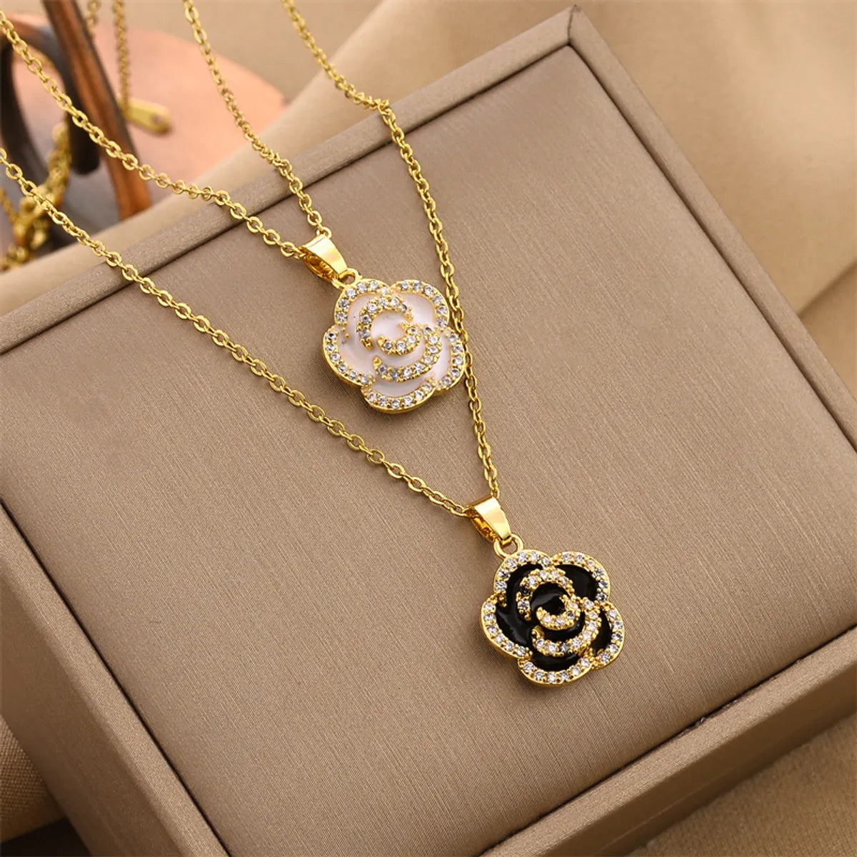 Fashion Flower Titanium Steel Inlay Rhinestones Pendant Necklace 1 Piece