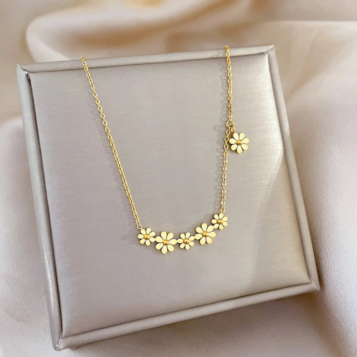 Fashion Flower Titanium Steel Plating Necklace