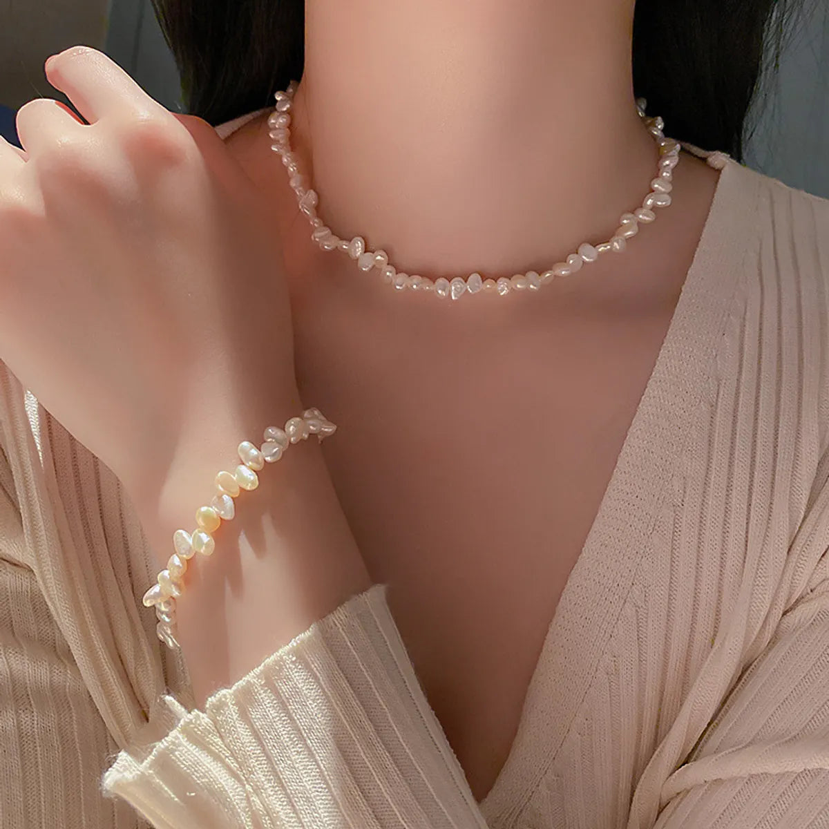 Fashion Freshwater Pearl Necklace Simple Collarbone Chain Alloy Necklace