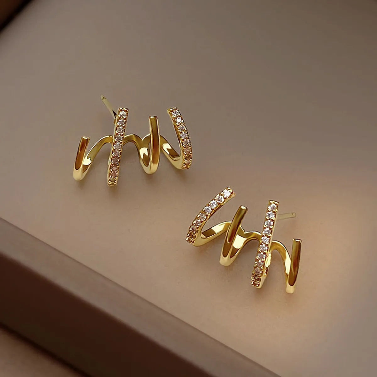 Fashion Geometric Alloy Inlay Artificial Rhinestones Ear Studs