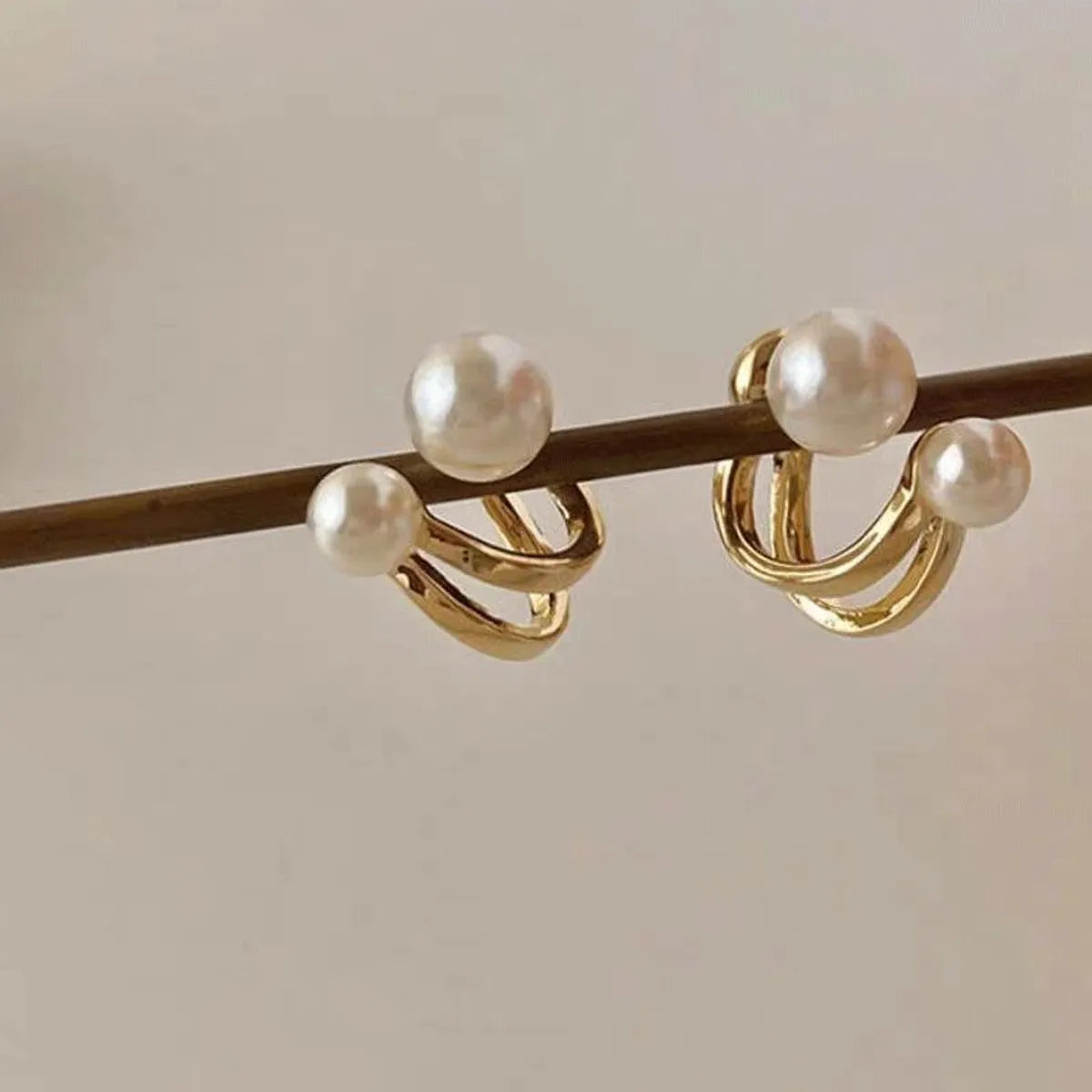 Fashion Geometric Alloy Plating Artificial Pearls Women'S Earrings 1 Pair