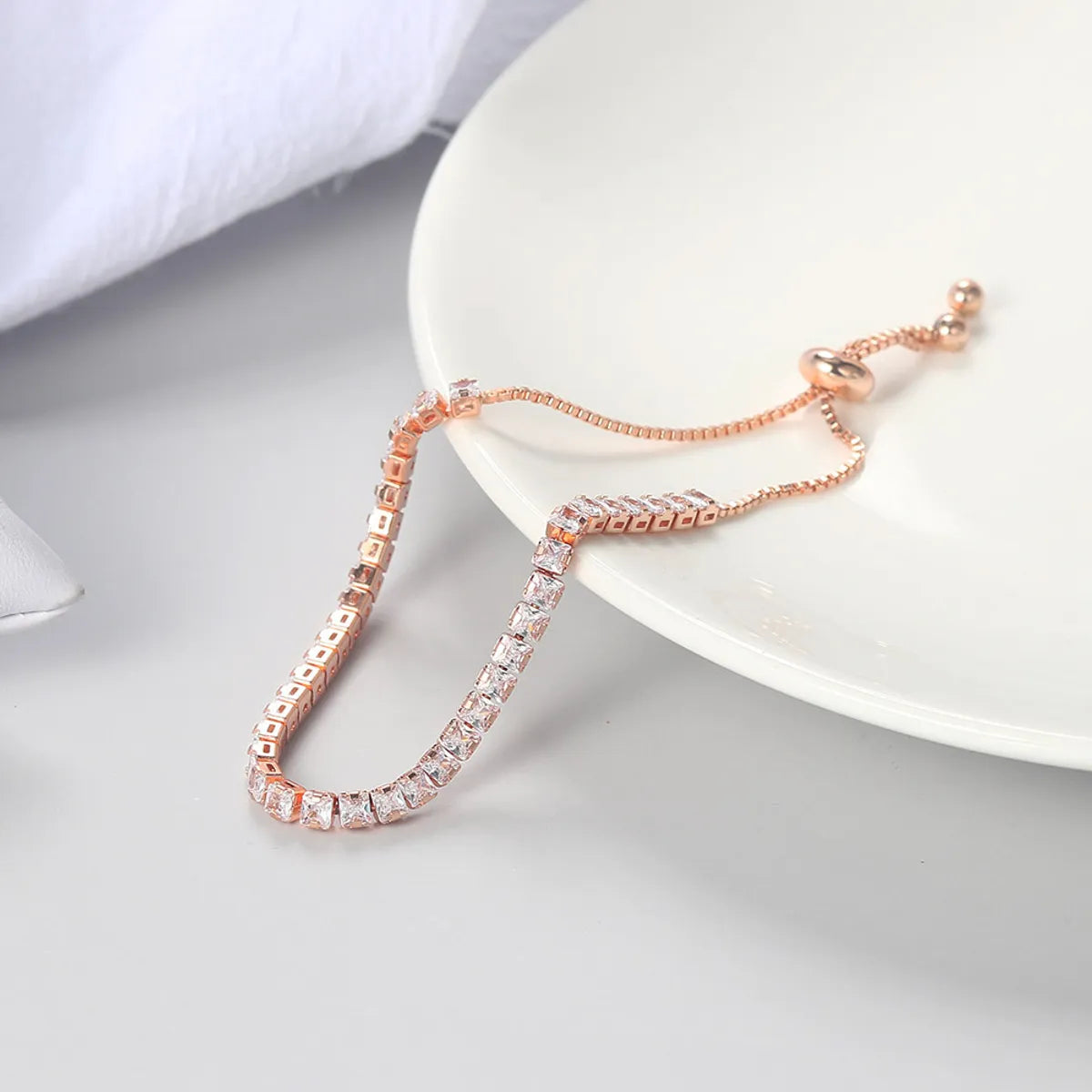 Fashion Geometric Copper Inlaid Zircon Bracelets