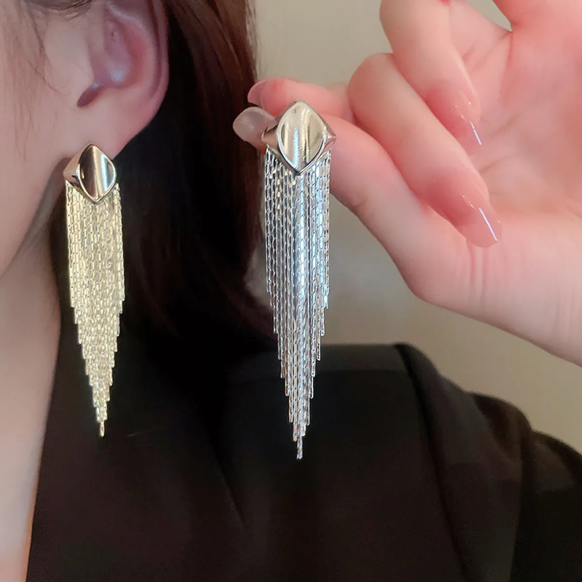 Fashion Geometric Metal Tassel Rhinestones Women'S Earrings 1 Pair