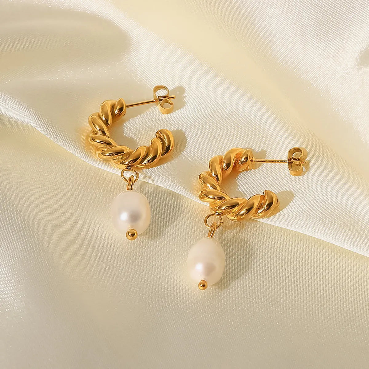 Fashion Geometric Stainless Steel Gold Plated Freshwater Pearl Gold Plated Drop Earrings