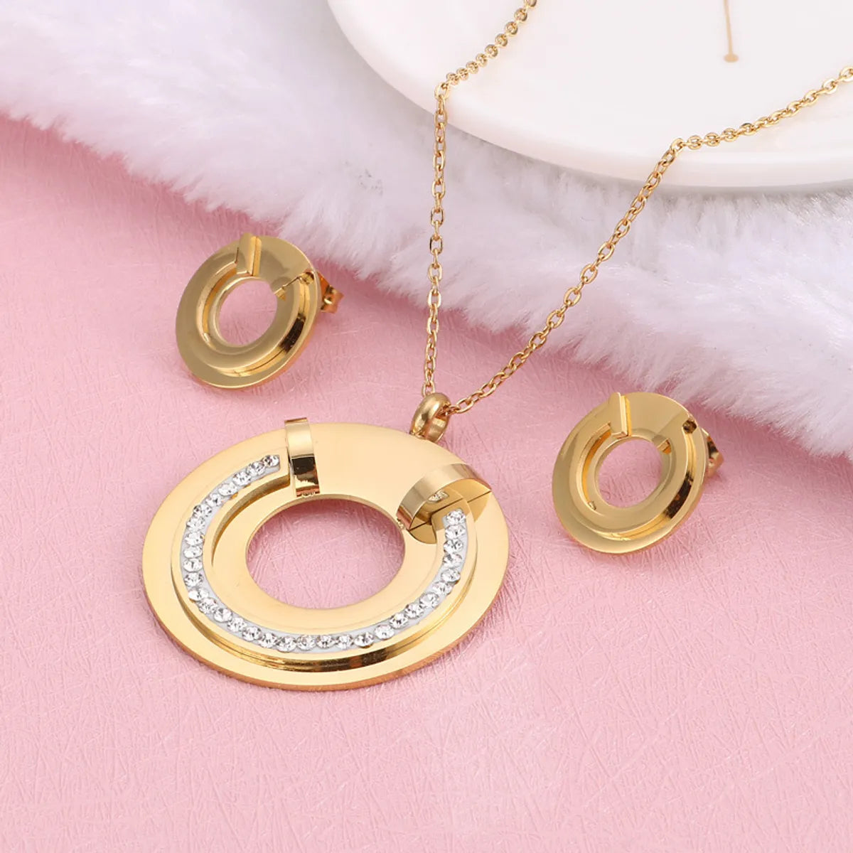 European And American Fashion Gold Plated Titanium Steel Accessories Diamond Studded Hollow Women's Jewelry Necklace And Earrings Suite Factory Wholesale