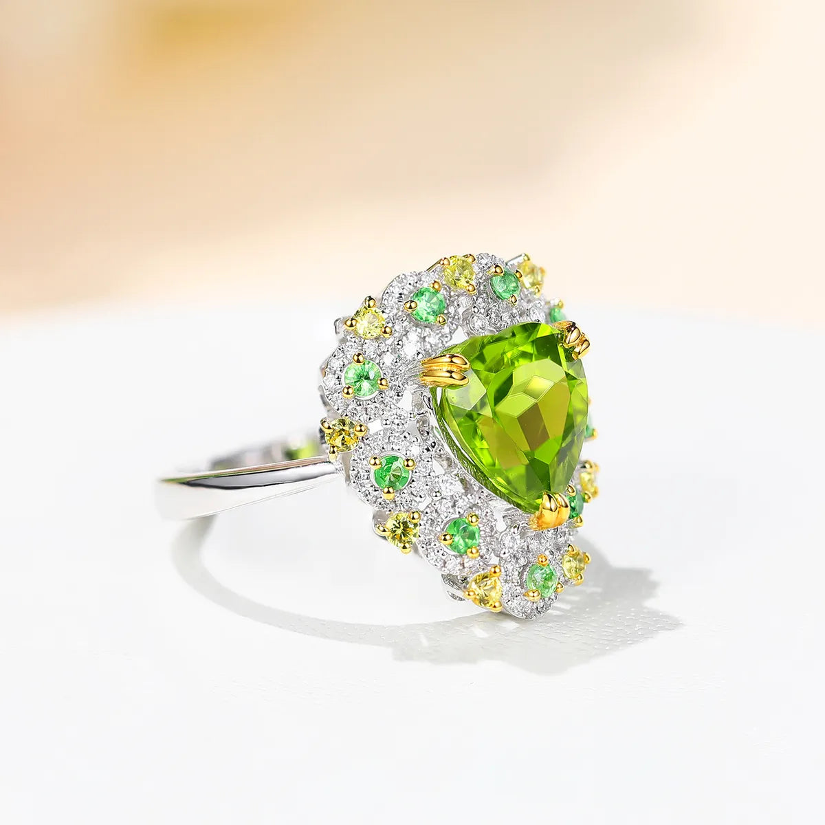 Fashion Green Peridot Ring Micro-inlaid Peridot Color Treasure Open Copper Ring Female