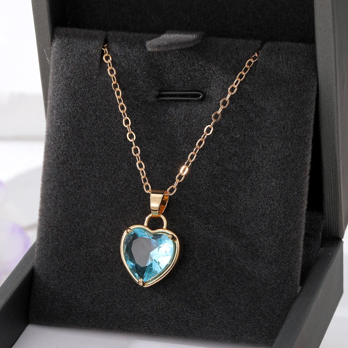 Fashion Heart Shape Alloy Inlay Glass Women'S Pendant Necklace 1 Piece