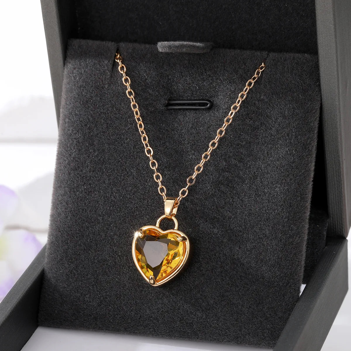 Fashion Heart Shape Alloy Inlay Glass Women'S Pendant Necklace 1 Piece