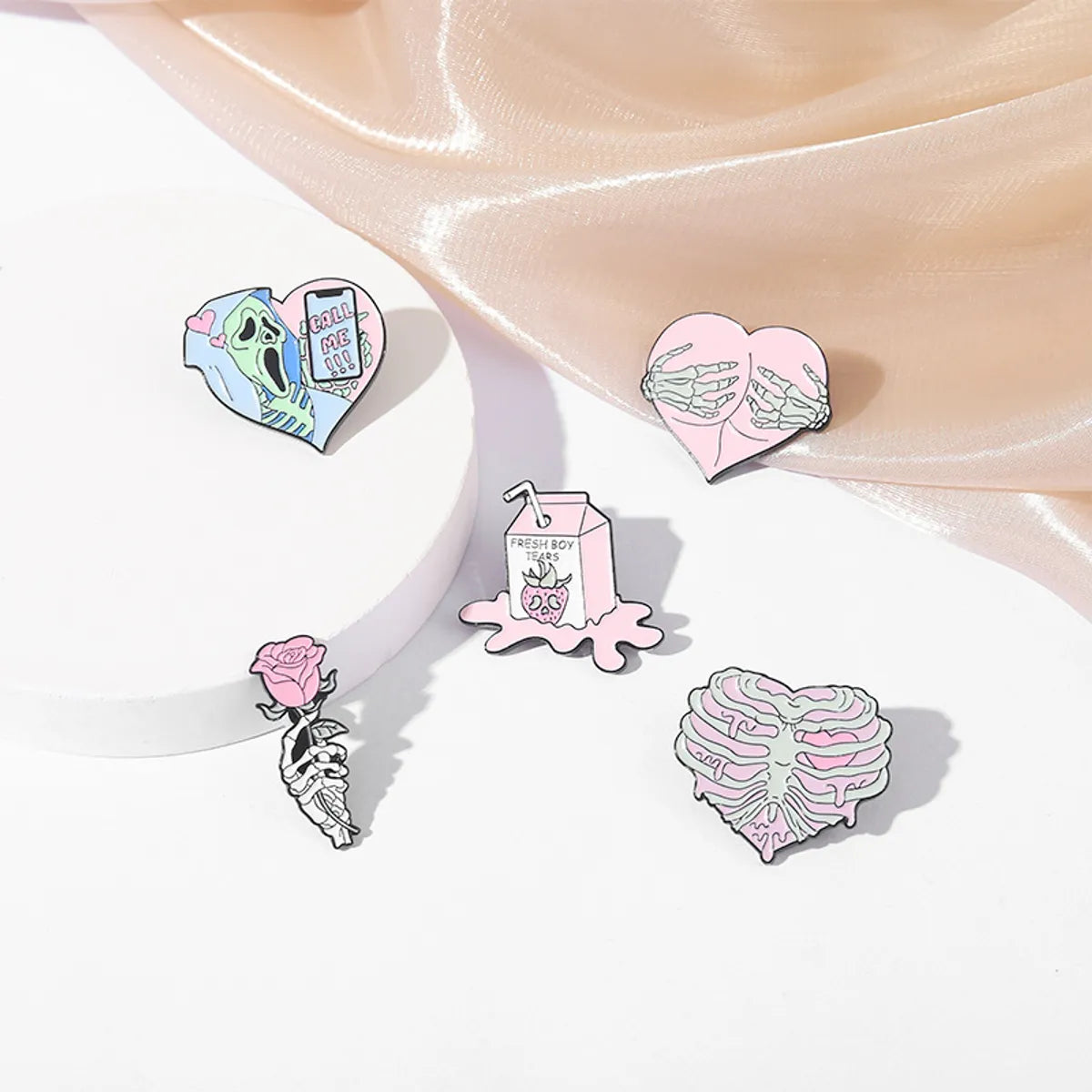 Fashion Heart Shape Alloy Plating Unisex Brooches