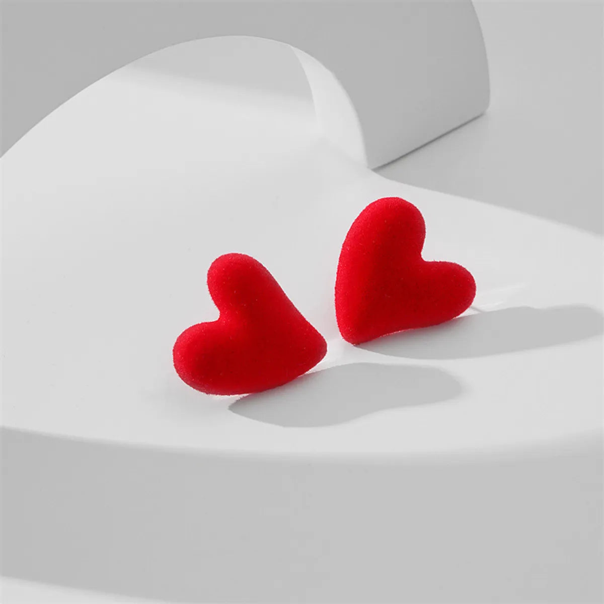 Fashion Heart Shape Flocking Women's Ear Studs 1 Pair