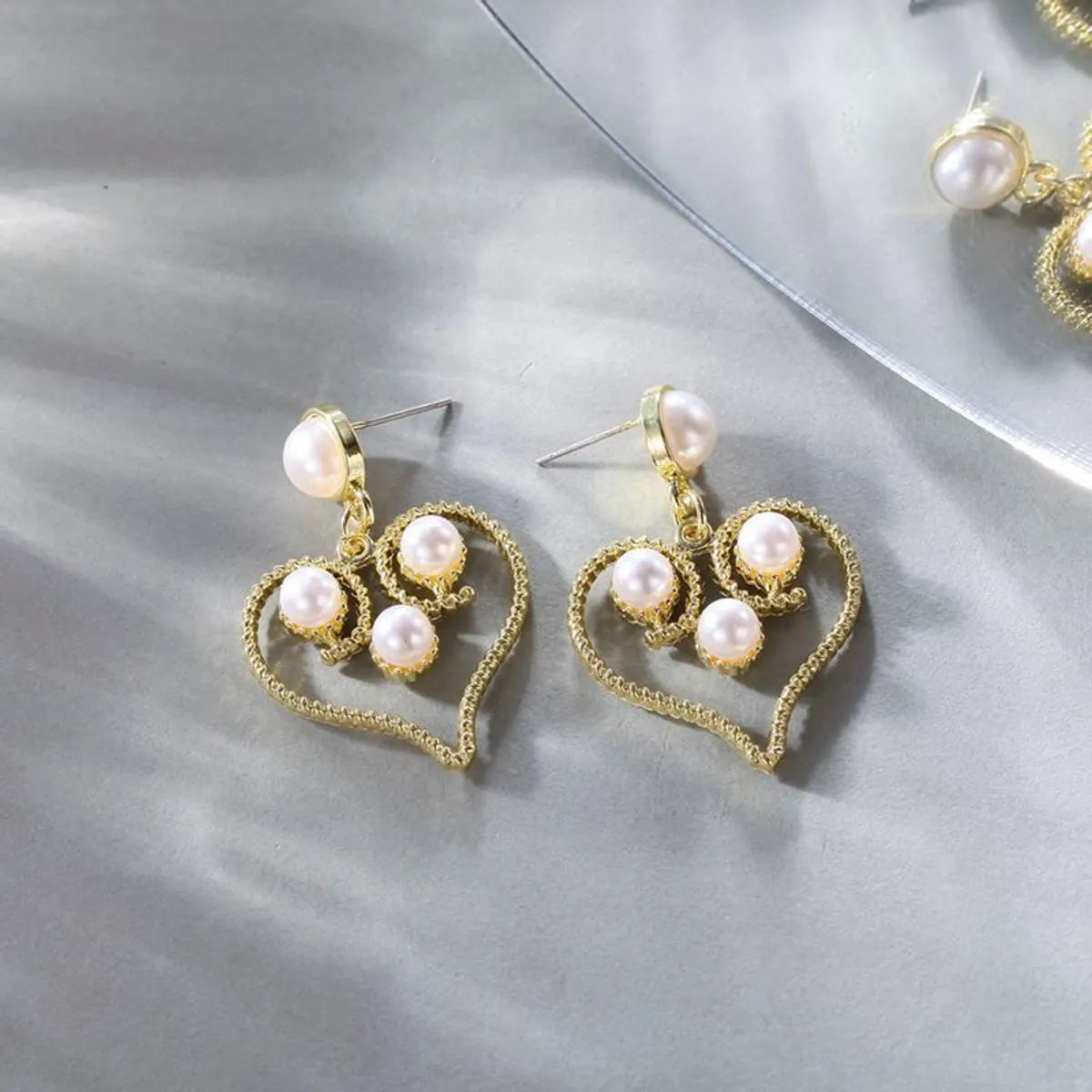 Fashion Heart Shape Imitation Pearl Alloy Hollow Out Women's Drop Earrings 1 Pair