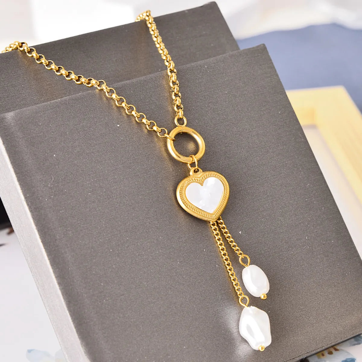 Fashion Heart Shape Shell Titanium Steel Plating Inlay Pearl Shell Necklace