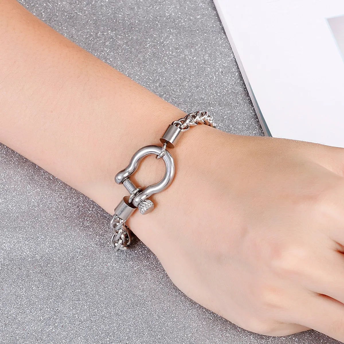 Fashion Horseshoe Buckle Bracelet Stainless Steel Simple Jewelry