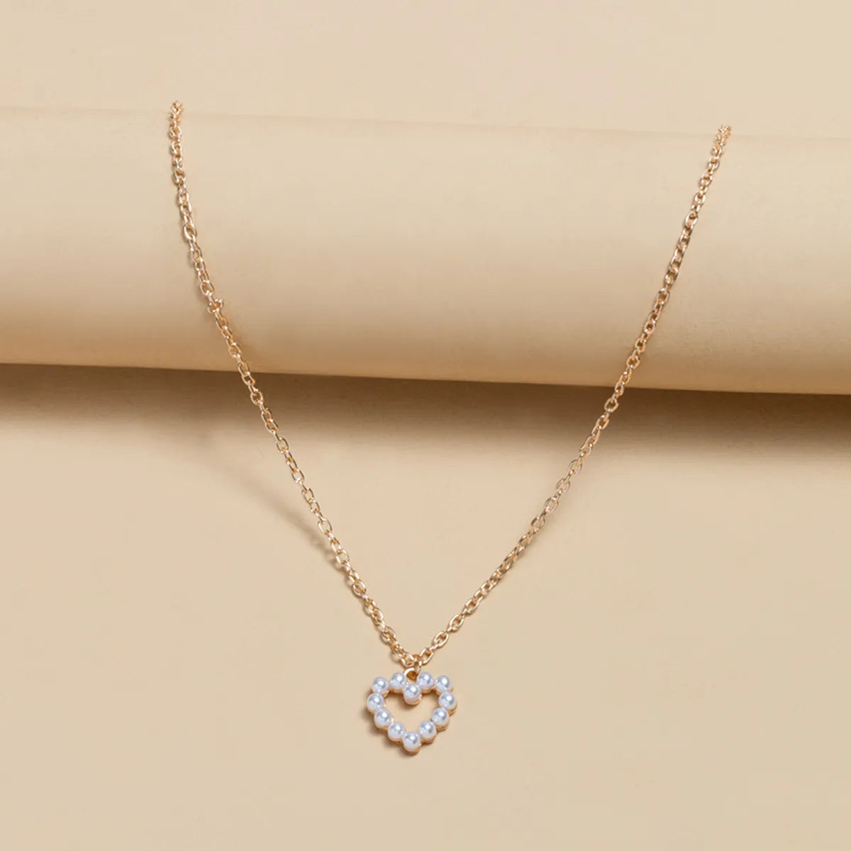 Simple Style Heart Metal Artificial Pearls Women's Pendant Necklace