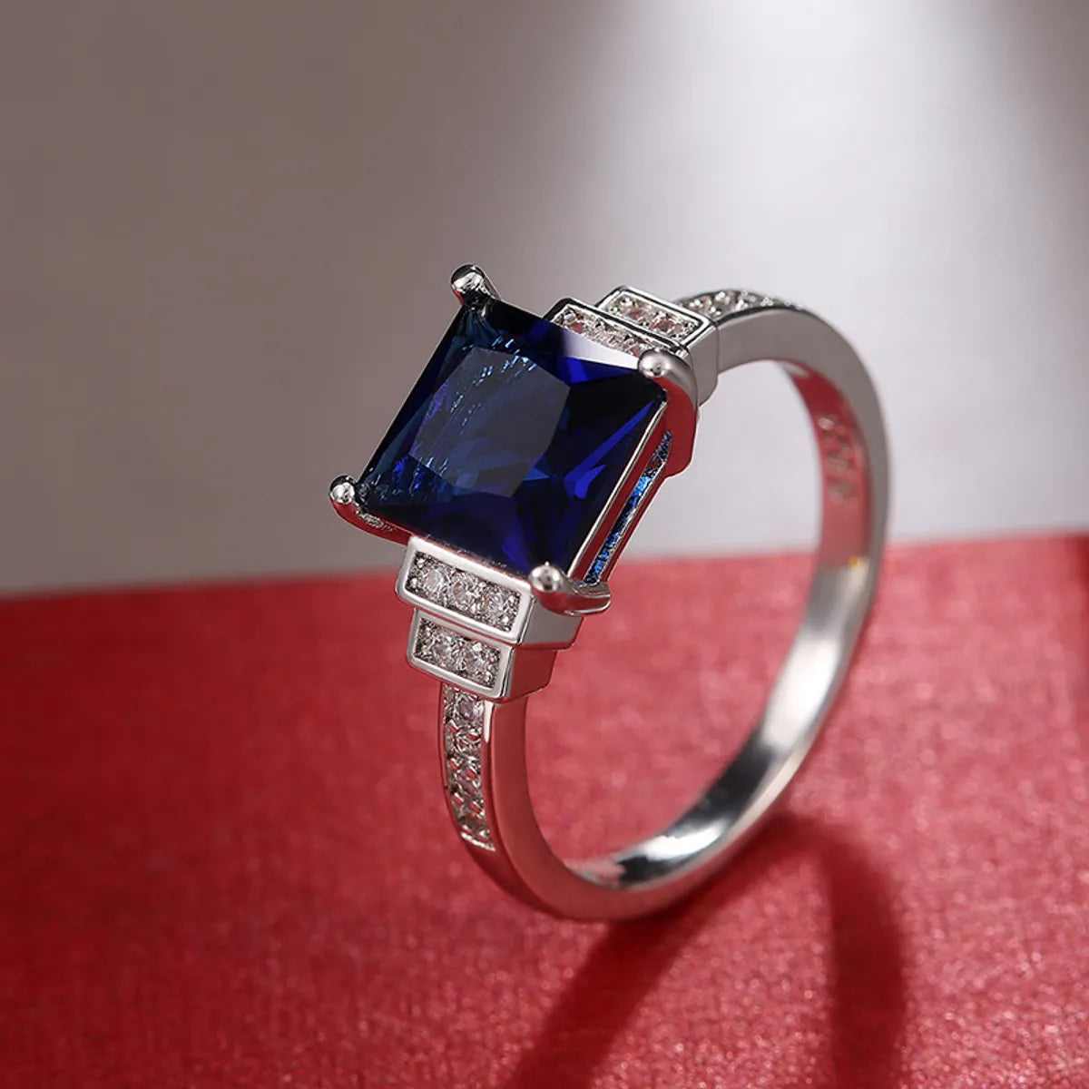 Fashion Ladies New Dark Blue Zircon Platinum Plated Diamond Copper Ring Hand Jewelry