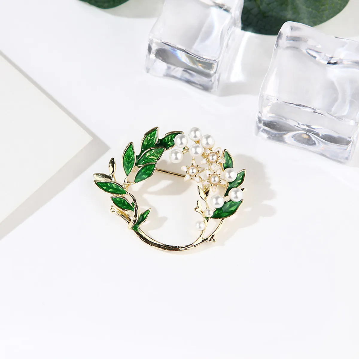 Fashion Leaf Alloy Inlay Artificial Pearls Unisex Brooches