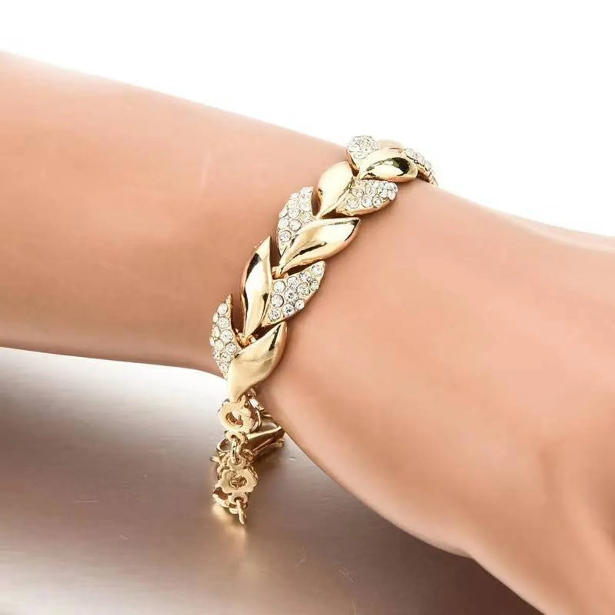 Fashion Leaf Metal Inlay Artificial Diamond Women'S Bracelets 1 Piece