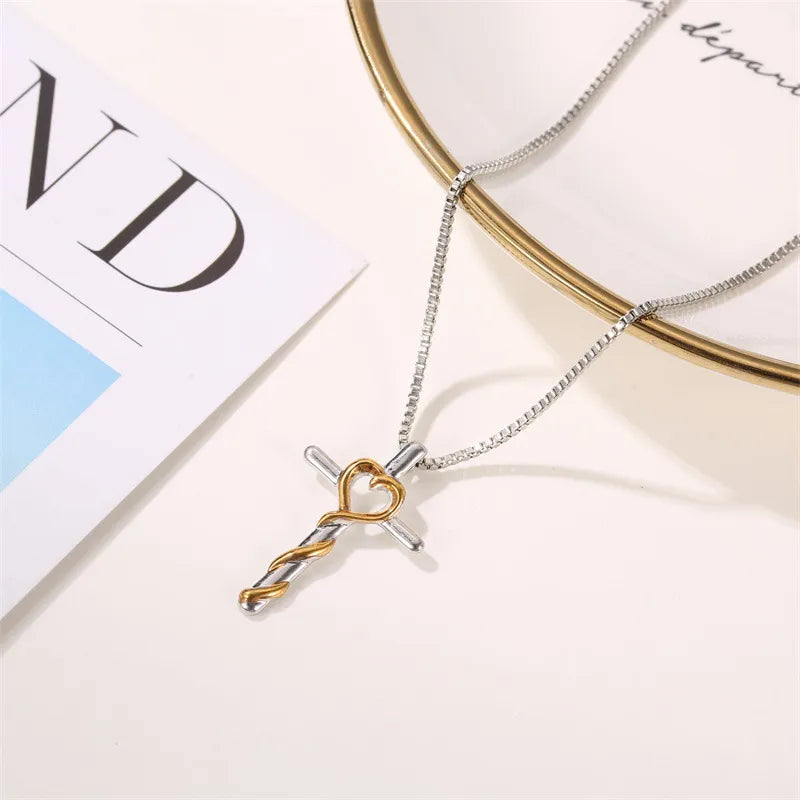 Fashion Love-Shaped Classic Cross Pendant Clavicle Chain Ladies Necklace