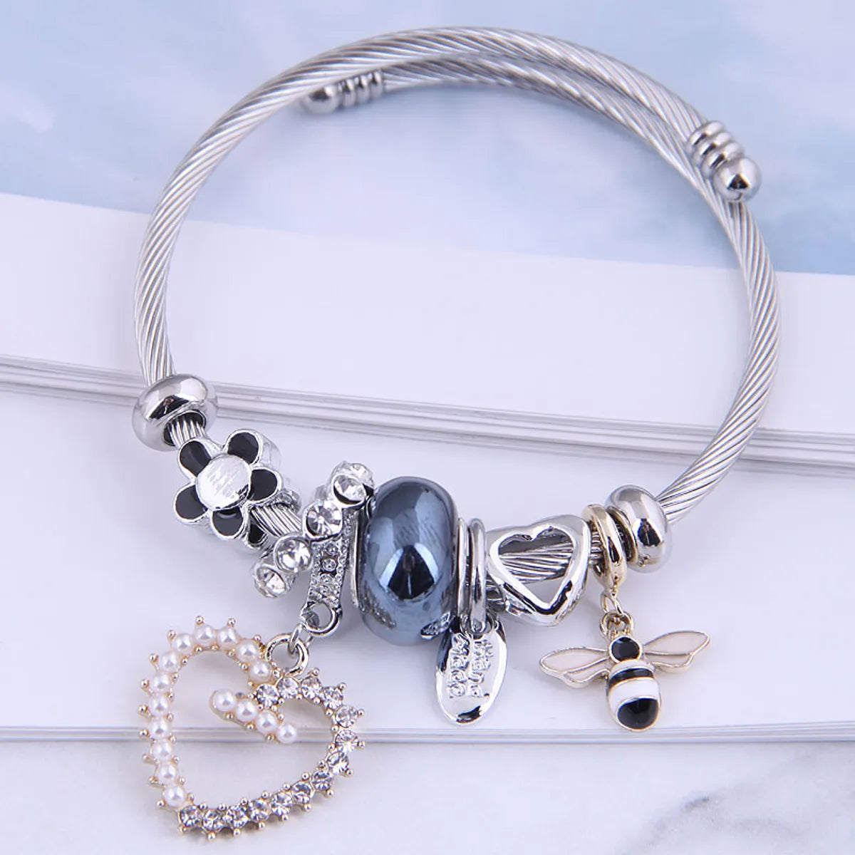 Fashion Metal Simple Heart Bee Multi-Element Bracelet