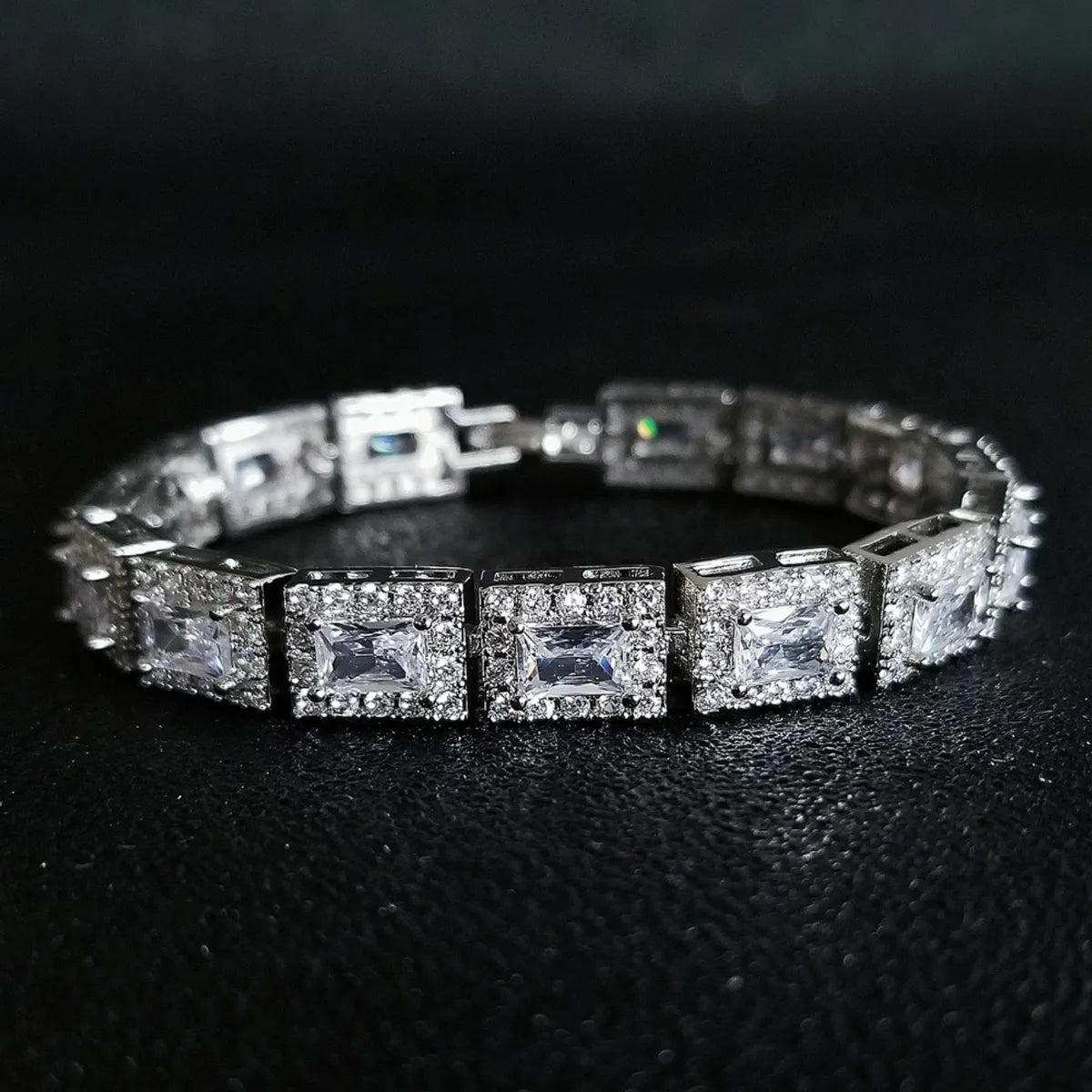 Fashion Micro-Inlaid Copper Platinum-Plated Zircon Bracelet