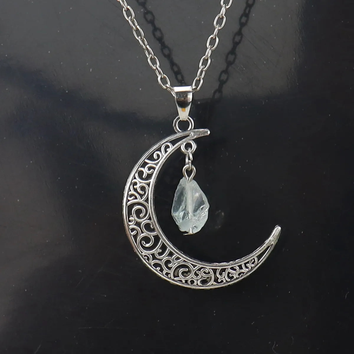 Fashion Moon Alloy Handmade Hollow Out Women'S Pendant Necklace 1 Piece