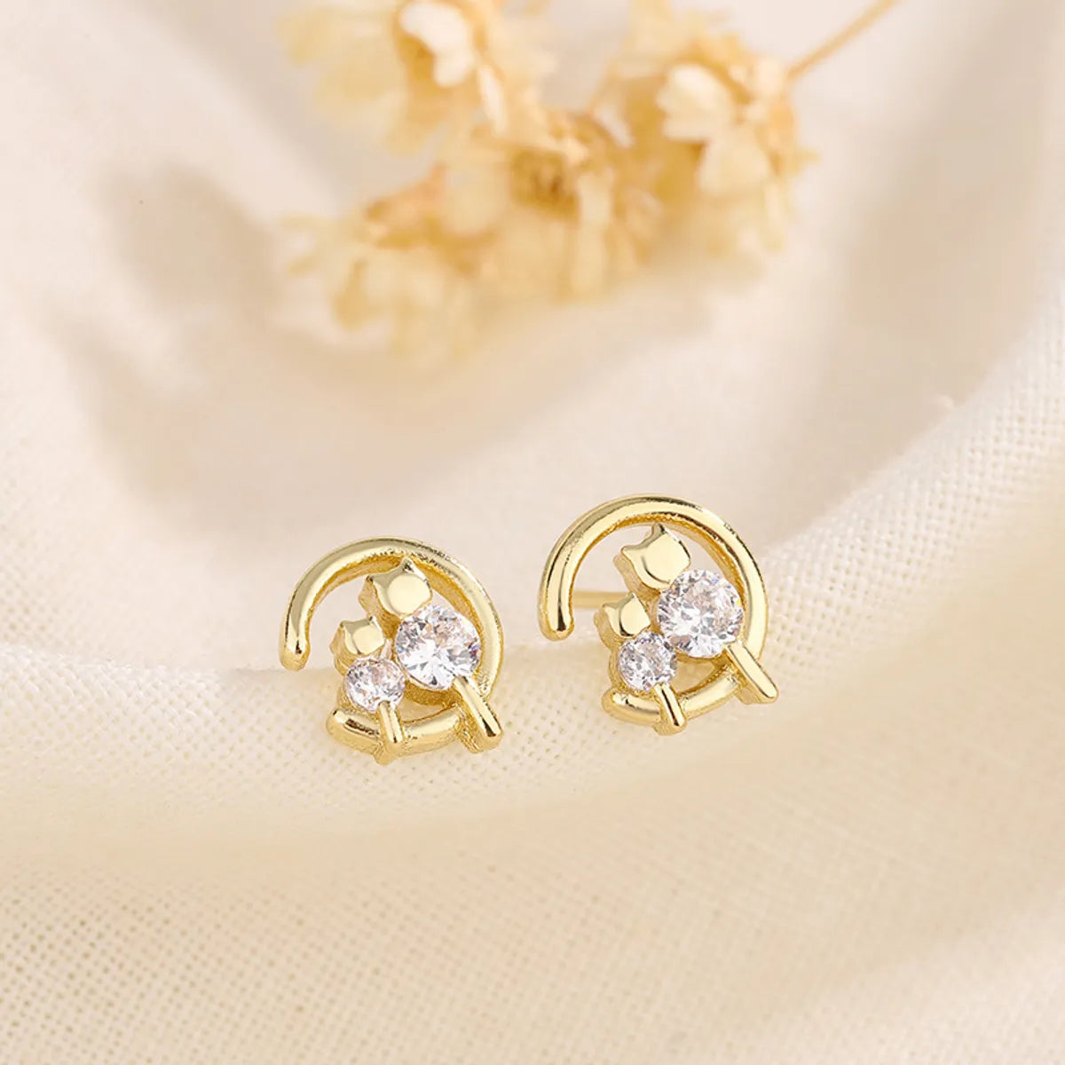 Fashion Moon Cat Copper Inlay Zircon Ear Studs 1 Pair