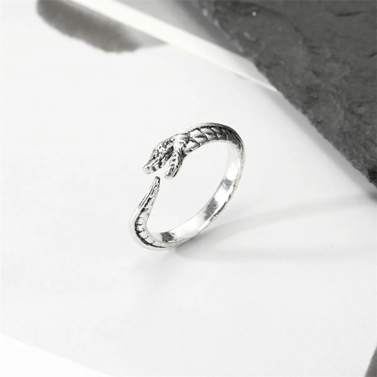 Fashion New Animal Wings Palm Geometric Resin Ring Jewelry