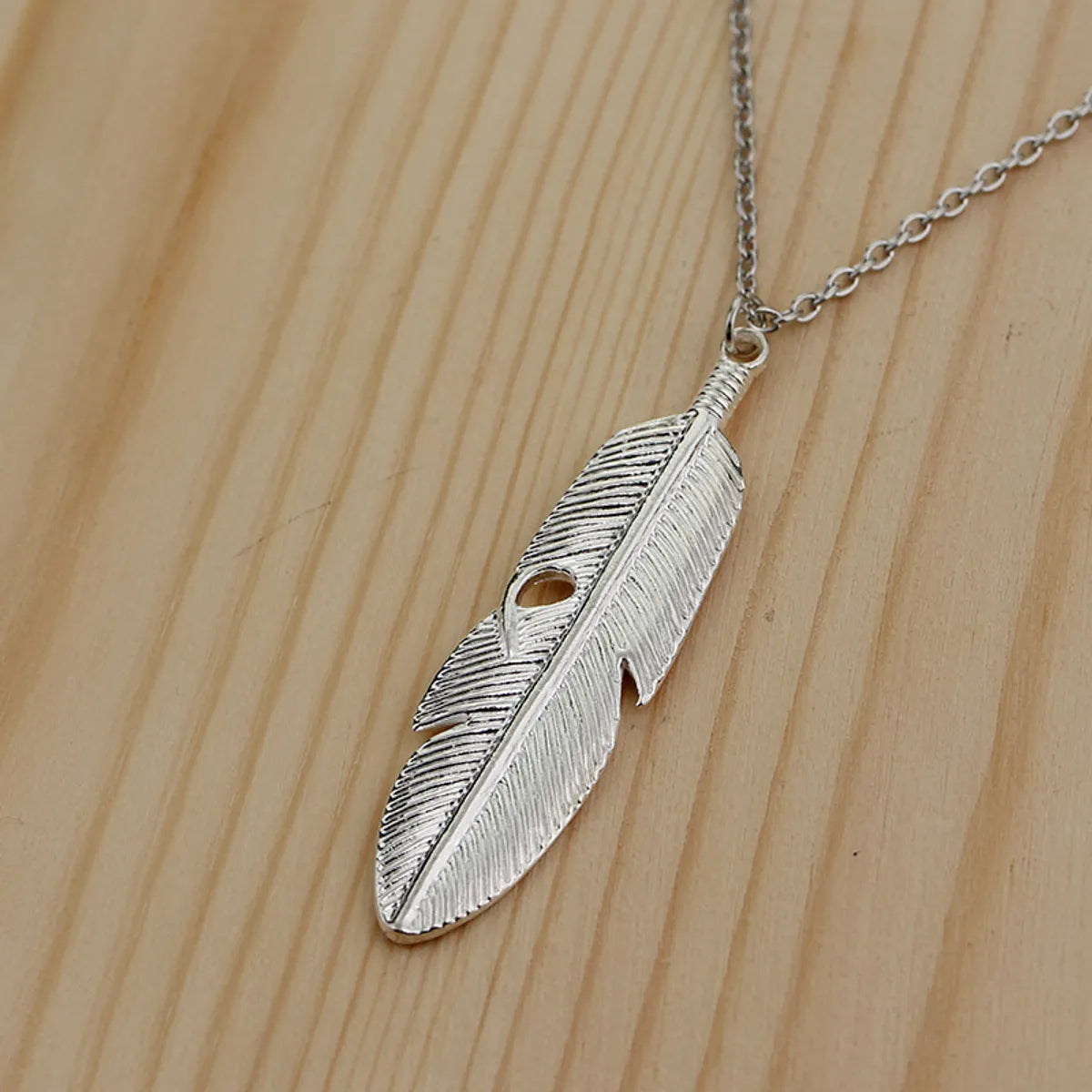 Fashion New Hot Selling Simple Natural Leaves Feather Pendant Necklace Accessories Wholesale Nihaojewelry