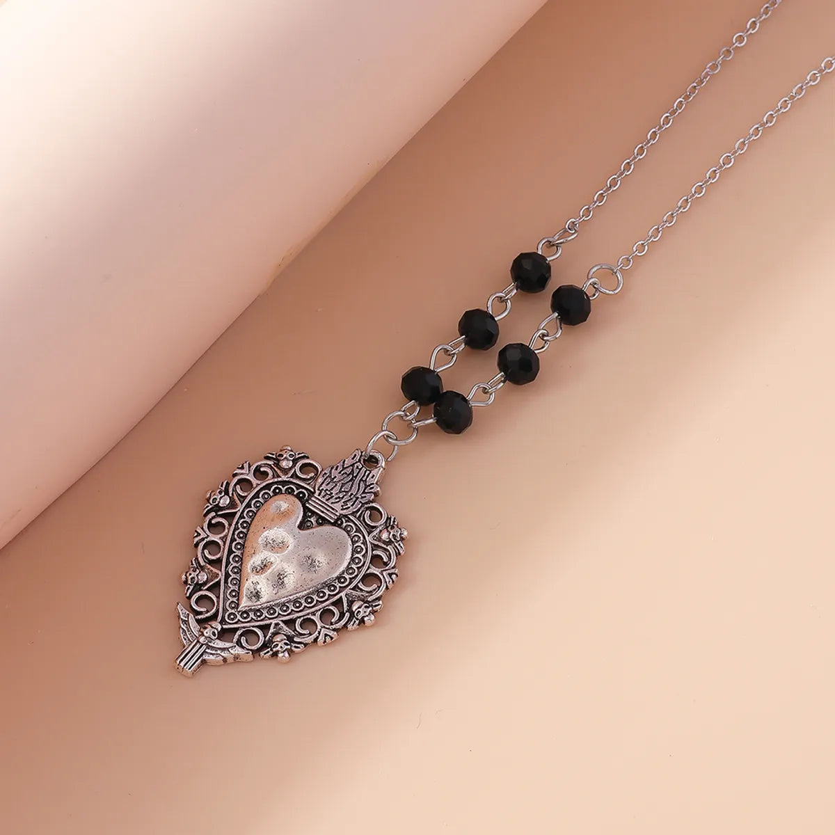 Fashion Ornament Retro Geometric Heart Shaped Pendant Necklace