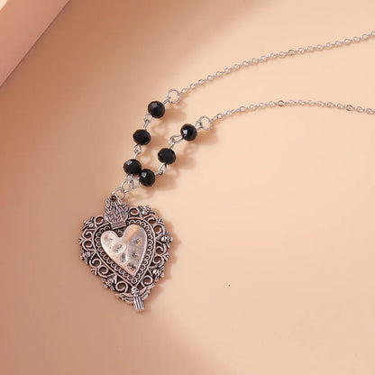 Fashion Ornament Retro Geometric Heart Shaped Pendant Necklace