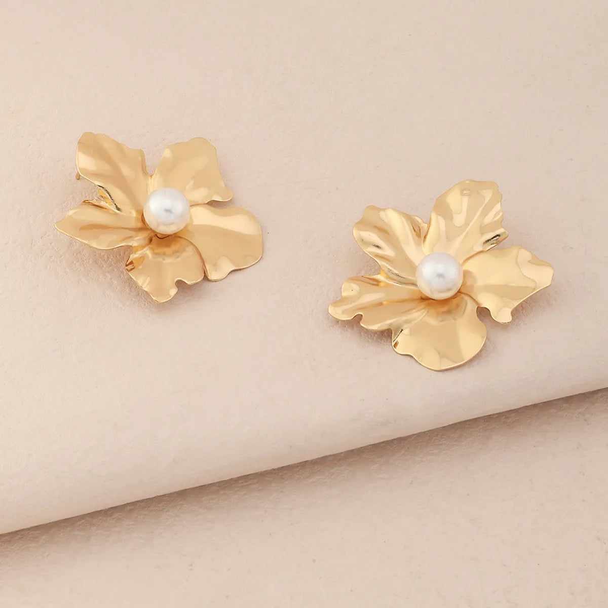 Fashion Pleated Flower Pearl Stud Earrings