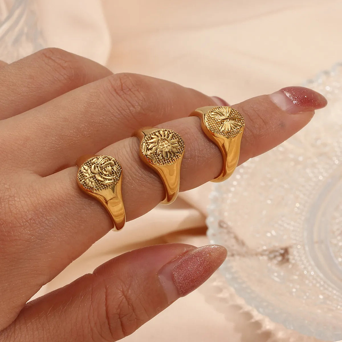 Fashion Retro Carved Flower Butterfly 18k Gold Oval Stainless Steel Ring