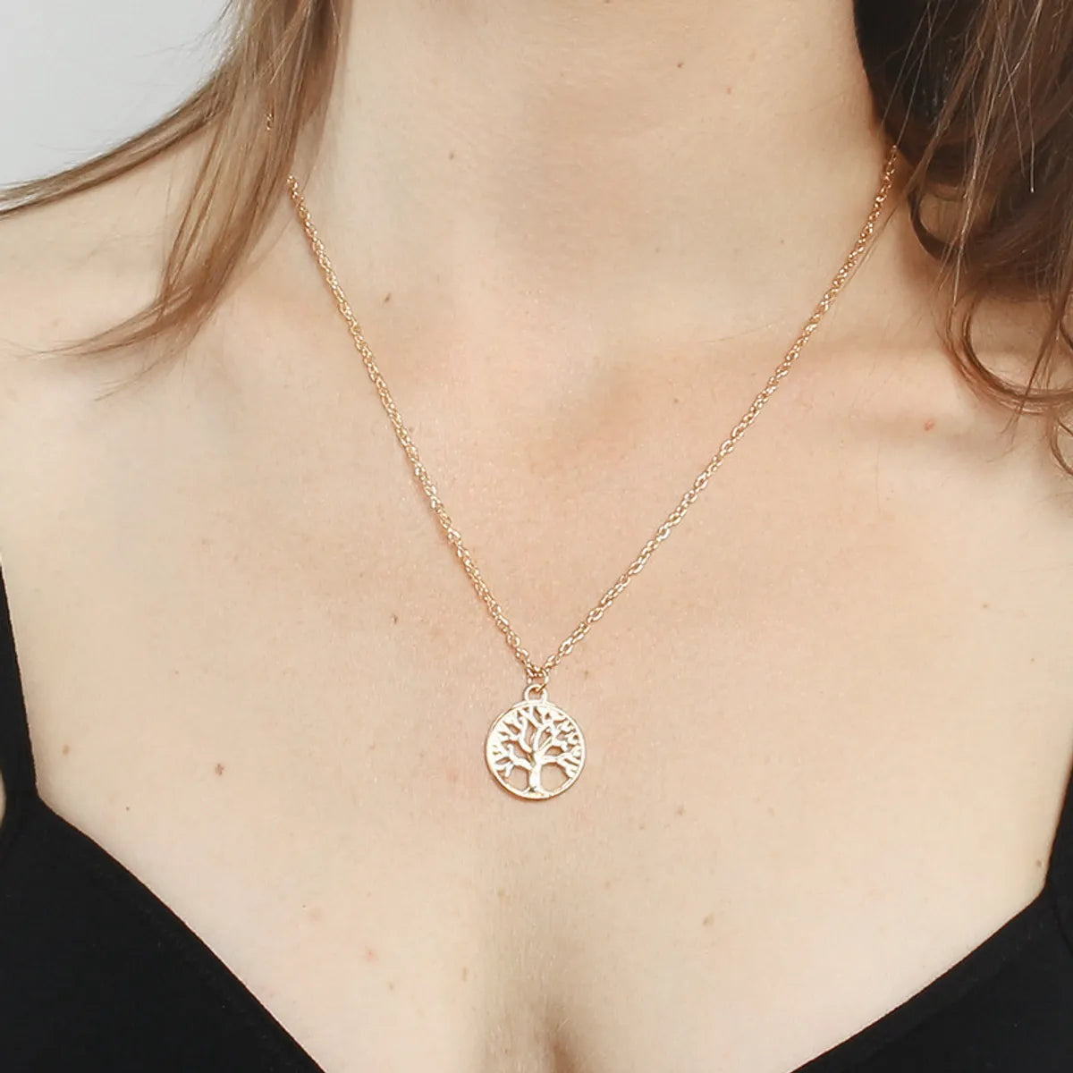 Fashion Retro Tree Of Life Pendant Alloy Ladies Peace Tree Necklace Clavicle Chain