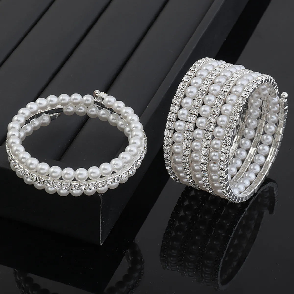 Fashion Geometric Alloy Diamond Women'S Bracelets