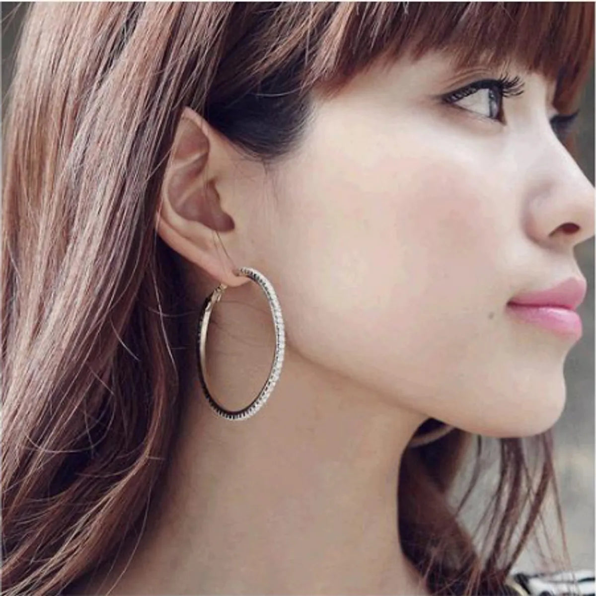 Fashion Round Alloy Inlay Rhinestone Hoop Earrings 1 Pair