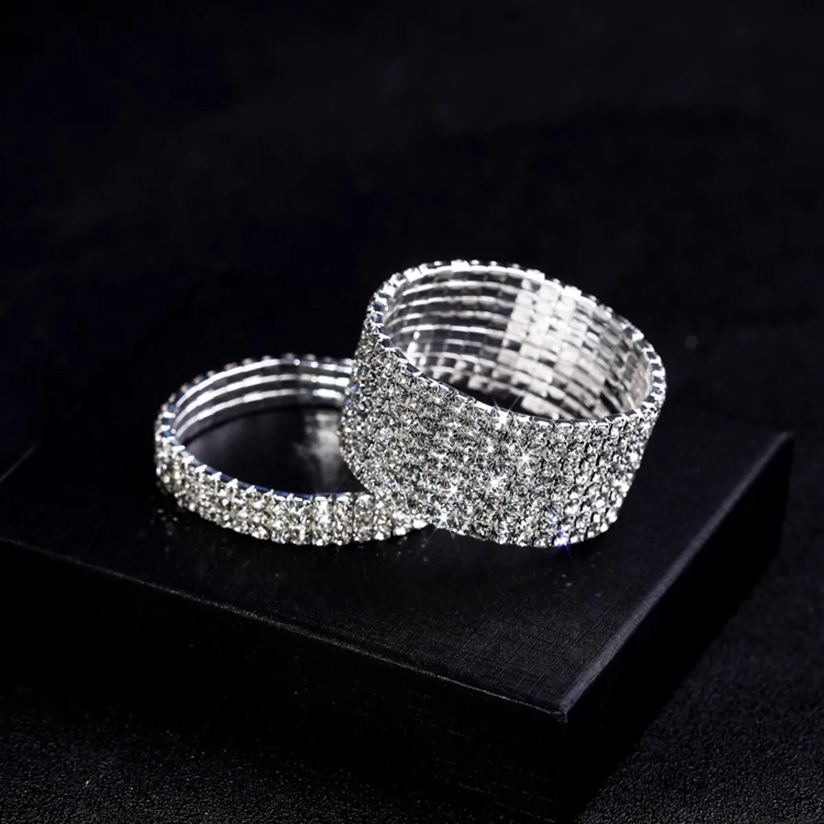 Fashion Round Alloy Rhinestone Unisex Bangle 1 Piece