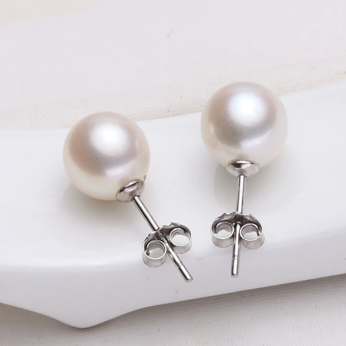 Fashion Round Copper Inlay Pearl Ear Studs 1 Pair