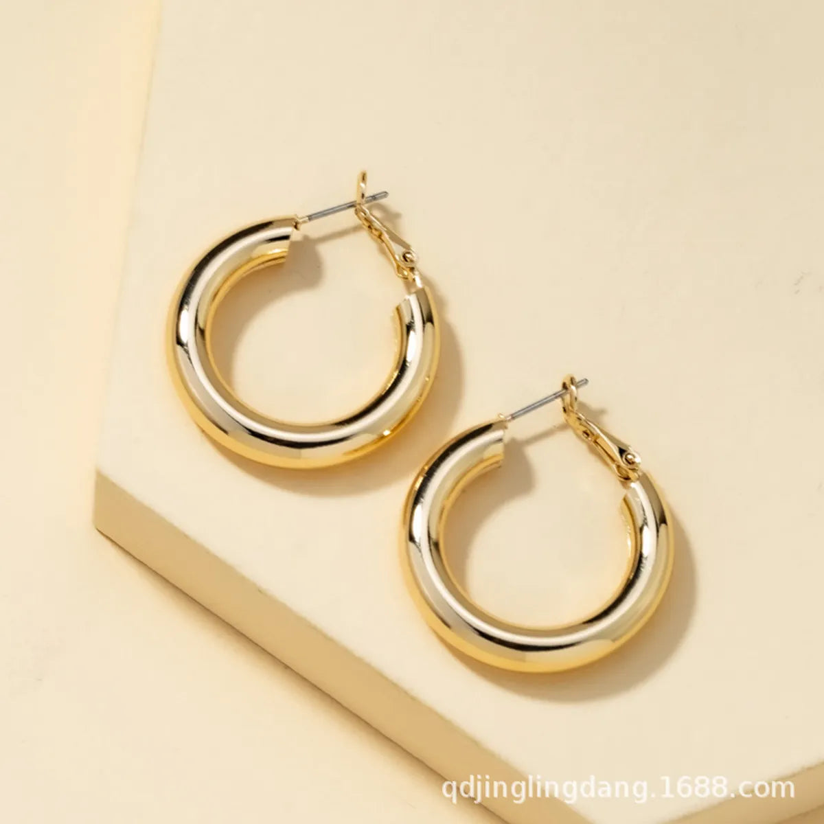 Fashion Simple Retro Earrings