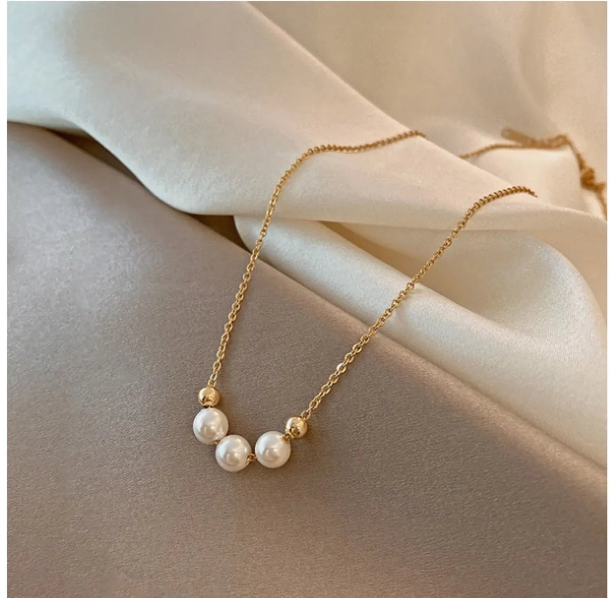 Fashion Simple Short Bead Clavicle Chain Pearl Golden Necklace