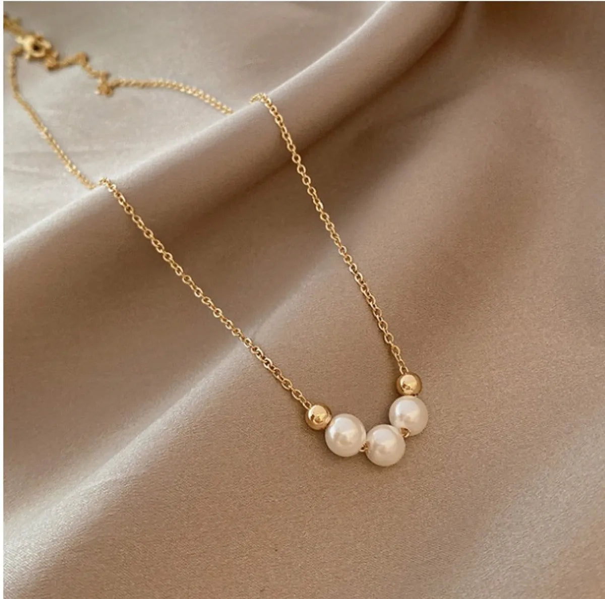 Fashion Simple Short Bead Clavicle Chain Pearl Golden Necklace