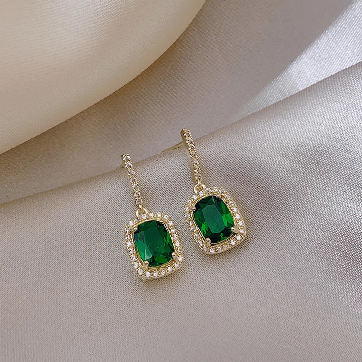 Fashion Simplicity Flashing Diamond Imitation Emerald Hypoallergenic Earrings