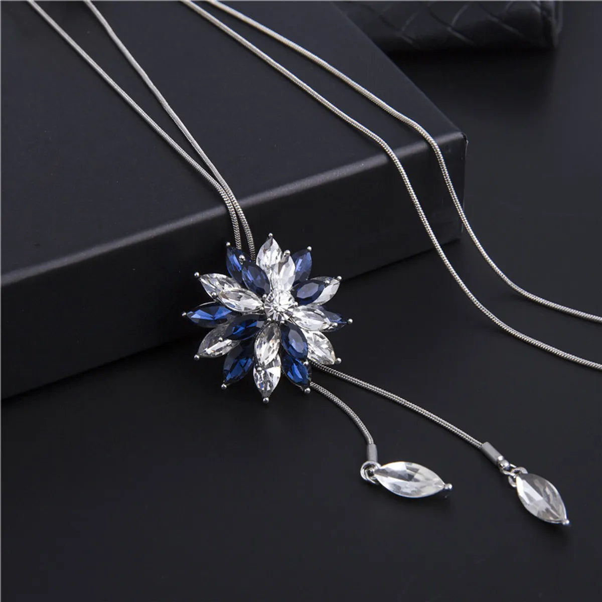 Fashion Snowflake Alloy Inlay Artificial Crystal Women'S Sweater Chain 1 Piece