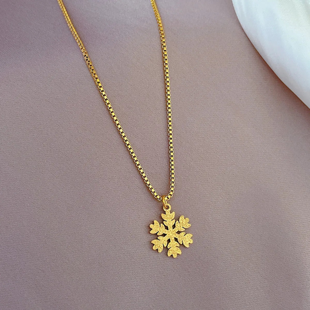 Fashion Snowflake Titanium Steel Plating Pendant Necklace