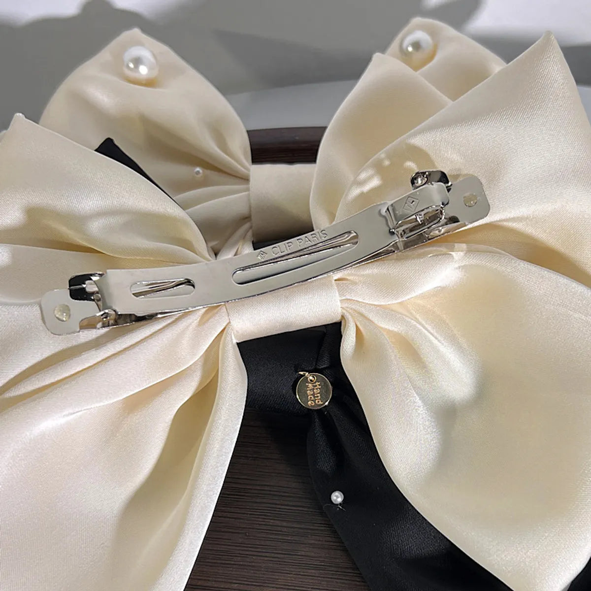 Fashion Solid Color Bowknot Shape Imitation Pearl  Fabric Hair Clip